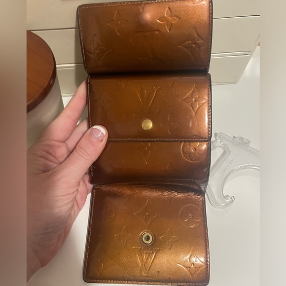 Louis Vuitton monogram Vernis Elise wallet in Carmel Gold - Picture 9 of 16